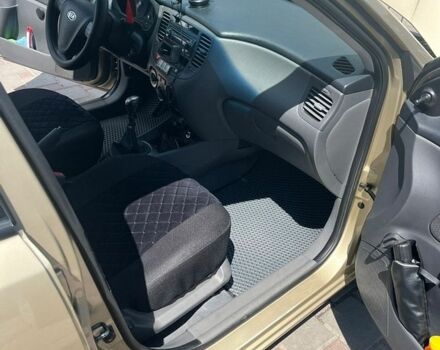 Жовтий Кіа Ріо, об'ємом двигуна 1.4 л та пробігом 221 тис. км за 4300 $, фото 3 на Automoto.ua