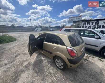 Желтый Киа Рио, объемом двигателя 1.4 л и пробегом 336 тыс. км за 3600 $, фото 2 на Automoto.ua