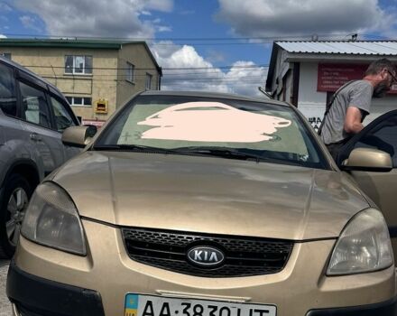 Желтый Киа Рио, объемом двигателя 1.4 л и пробегом 336 тыс. км за 3600 $, фото 4 на Automoto.ua
