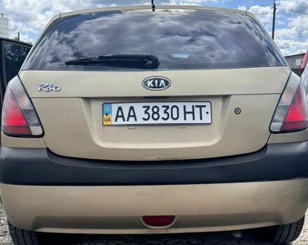 Желтый Киа Рио, объемом двигателя 1.4 л и пробегом 336 тыс. км за 3600 $, фото 1 на Automoto.ua