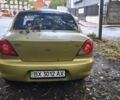 Желтый Киа Рио, объемом двигателя 1.34 л и пробегом 257 тыс. км за 1400 $, фото 3 на Automoto.ua