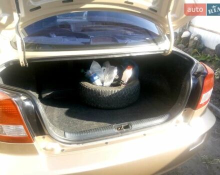 Желтый Киа Рио, объемом двигателя 1.3 л и пробегом 150 тыс. км за 3950 $, фото 5 на Automoto.ua