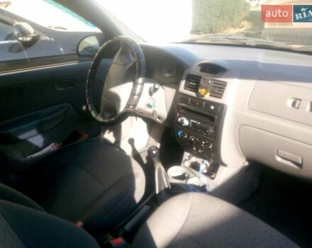 Желтый Киа Рио, объемом двигателя 1.3 л и пробегом 150 тыс. км за 3950 $, фото 2 на Automoto.ua