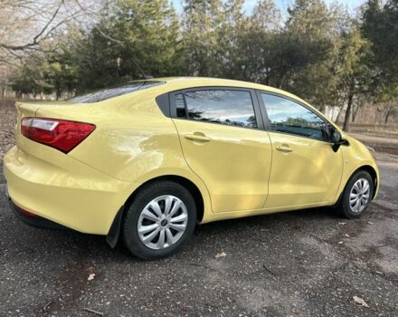 Желтый Киа Рио, объемом двигателя 1.6 л и пробегом 145 тыс. км за 8800 $, фото 3 на Automoto.ua
