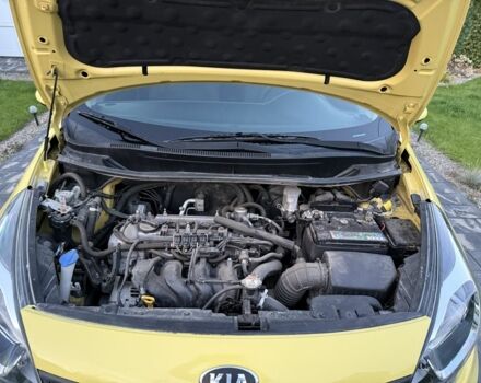Желтый Киа Рио, объемом двигателя 1.6 л и пробегом 139 тыс. км за 9600 $, фото 7 на Automoto.ua