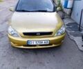 Желтый Киа Рио, объемом двигателя 1.5 л и пробегом 147 тыс. км за 2000 $, фото 1 на Automoto.ua