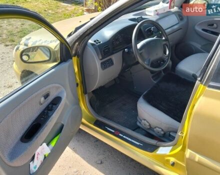 Желтый Киа Рио, объемом двигателя 1.5 л и пробегом 147 тыс. км за 1800 $, фото 4 на Automoto.ua