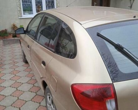 Желтый Киа Рио, объемом двигателя 1.34 л и пробегом 214 тыс. км за 2700 $, фото 6 на Automoto.ua