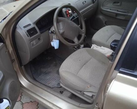 Желтый Киа Рио, объемом двигателя 1.34 л и пробегом 214 тыс. км за 2700 $, фото 3 на Automoto.ua