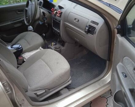 Желтый Киа Рио, объемом двигателя 1.34 л и пробегом 214 тыс. км за 2700 $, фото 1 на Automoto.ua