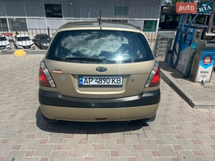 Жовтий Кіа Ріо, об'ємом двигуна 1.4 л та пробігом 221 тис. км за 4300 $, фото 1 на Automoto.ua