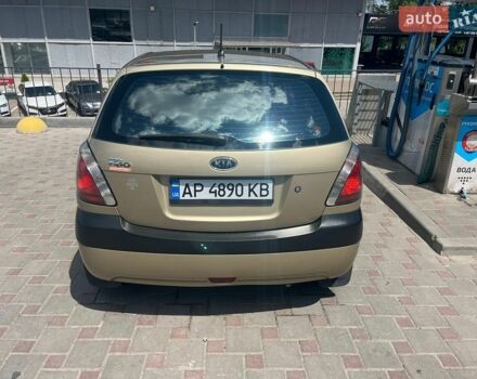Желтый Киа Рио, объемом двигателя 1.4 л и пробегом 221 тыс. км за 4300 $, фото 1 на Automoto.ua