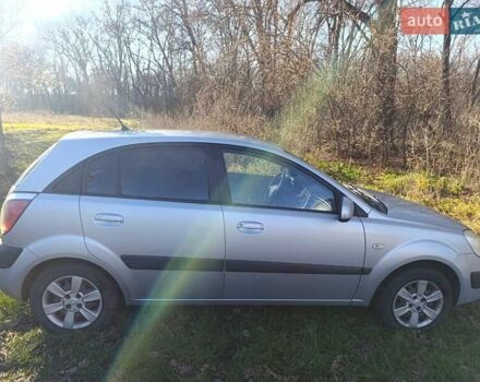Сірий Кіа Ріо, об'ємом двигуна 1.49 л та пробігом 272 тис. км за 4500 $, фото 9 на Automoto.ua