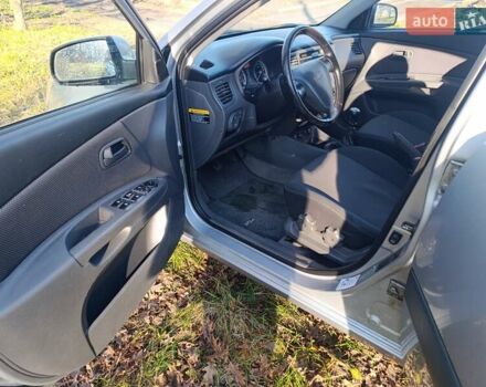 Сірий Кіа Ріо, об'ємом двигуна 1.49 л та пробігом 272 тис. км за 4500 $, фото 21 на Automoto.ua