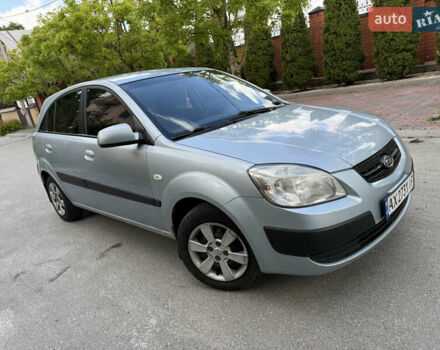 Серый Киа Рио, объемом двигателя 1.4 л и пробегом 230 тыс. км за 3800 $, фото 2 на Automoto.ua