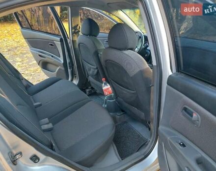 Серый Киа Рио, объемом двигателя 1.6 л и пробегом 176 тыс. км за 5700 $, фото 2 на Automoto.ua