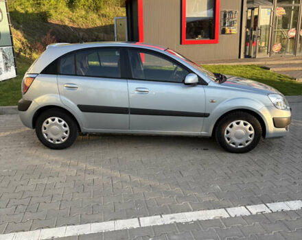 Серый Киа Рио, объемом двигателя 1.49 л и пробегом 265 тыс. км за 3900 $, фото 2 на Automoto.ua