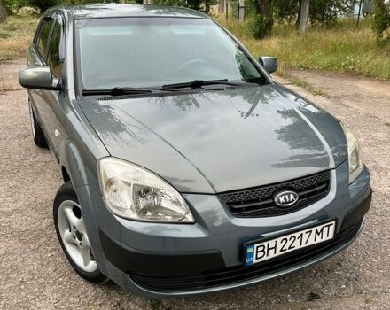 Серый Киа Рио, объемом двигателя 1.4 л и пробегом 245 тыс. км за 4200 $, фото 4 на Automoto.ua