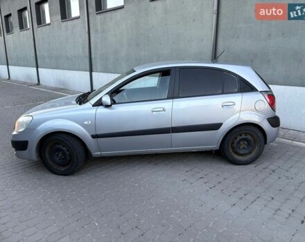Сірий Кіа Ріо, об'ємом двигуна 1.49 л та пробігом 290 тис. км за 3450 $, фото 3 на Automoto.ua