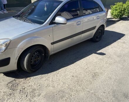 Сірий Кіа Ріо, об'ємом двигуна 1.4 л та пробігом 227 тис. км за 3500 $, фото 2 на Automoto.ua