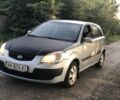 Серый Киа Рио, объемом двигателя 1.4 л и пробегом 500 тыс. км за 3000 $, фото 2 на Automoto.ua