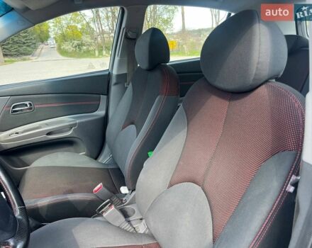Серый Киа Рио, объемом двигателя 1.49 л и пробегом 278 тыс. км за 3999 $, фото 7 на Automoto.ua