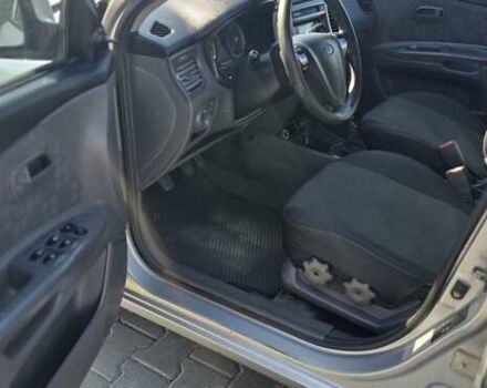 Сірий Кіа Ріо, об'ємом двигуна 1.5 л та пробігом 275 тис. км за 4100 $, фото 10 на Automoto.ua