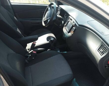 Серый Киа Рио, объемом двигателя 1.3 л и пробегом 225 тыс. км за 3500 $, фото 13 на Automoto.ua
