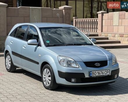 Серый Киа Рио, объемом двигателя 1.49 л и пробегом 278 тыс. км за 3999 $, фото 1 на Automoto.ua