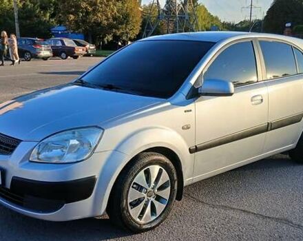 Серый Киа Рио, объемом двигателя 1.4 л и пробегом 216 тыс. км за 3700 $, фото 1 на Automoto.ua
