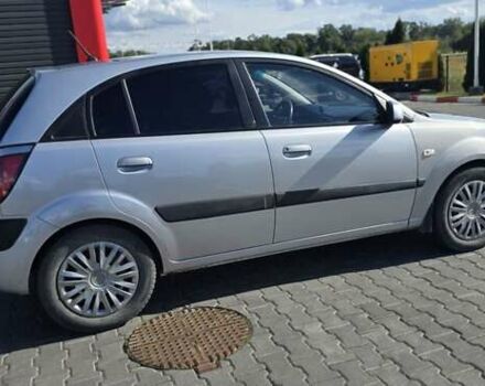 Сірий Кіа Ріо, об'ємом двигуна 1.5 л та пробігом 275 тис. км за 4100 $, фото 5 на Automoto.ua