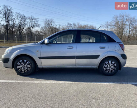 Сірий Кіа Ріо, об'ємом двигуна 1.4 л та пробігом 140 тис. км за 5100 $, фото 3 на Automoto.ua