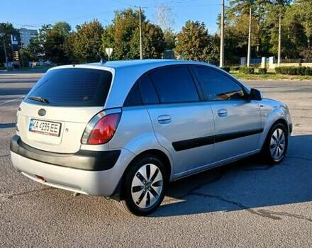 Серый Киа Рио, объемом двигателя 1.4 л и пробегом 216 тыс. км за 3700 $, фото 4 на Automoto.ua
