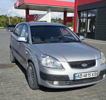 Сірий Кіа Ріо, об'ємом двигуна 1.5 л та пробігом 275 тис. км за 4100 $, фото 1 на Automoto.ua