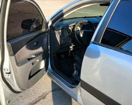 Серый Киа Рио, объемом двигателя 1.4 л и пробегом 216 тыс. км за 3600 $, фото 8 на Automoto.ua