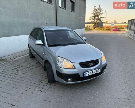 Сірий Кіа Ріо, об'ємом двигуна 1.49 л та пробігом 290 тис. км за 3450 $, фото 4 на Automoto.ua