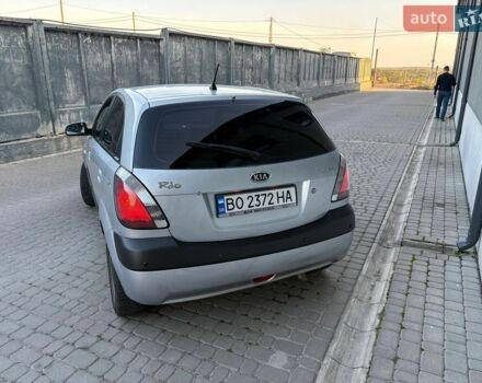 Сірий Кіа Ріо, об'ємом двигуна 1.49 л та пробігом 290 тис. км за 3450 $, фото 7 на Automoto.ua