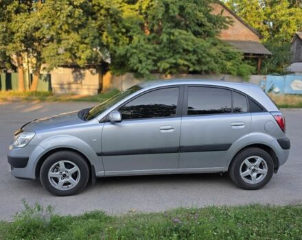 Серый Киа Рио, объемом двигателя 1.4 л и пробегом 288 тыс. км за 41000 $, фото 1 на Automoto.ua