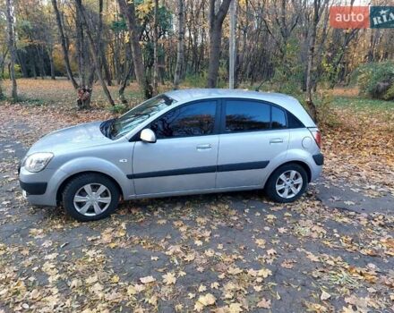 Серый Киа Рио, объемом двигателя 1.6 л и пробегом 176 тыс. км за 5700 $, фото 3 на Automoto.ua