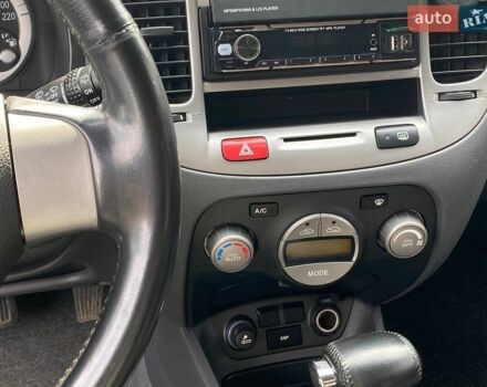 Серый Киа Рио, объемом двигателя 1.6 л и пробегом 179 тыс. км за 5999 $, фото 54 на Automoto.ua