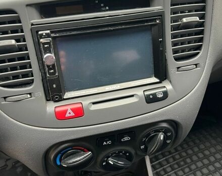 Серый Киа Рио, объемом двигателя 1.4 л и пробегом 245 тыс. км за 4200 $, фото 19 на Automoto.ua