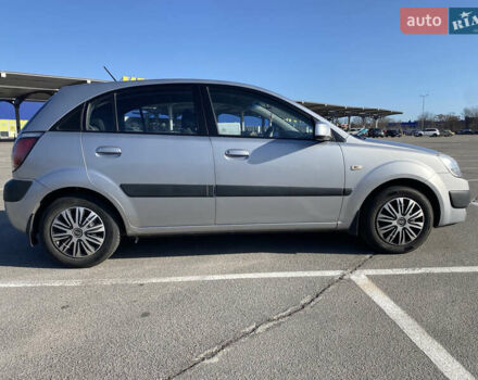 Сірий Кіа Ріо, об'ємом двигуна 1.4 л та пробігом 140 тис. км за 5100 $, фото 8 на Automoto.ua