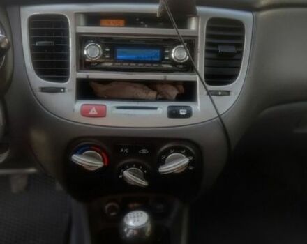 Серый Киа Рио, объемом двигателя 1.49 л и пробегом 280 тыс. км за 3900 $, фото 14 на Automoto.ua