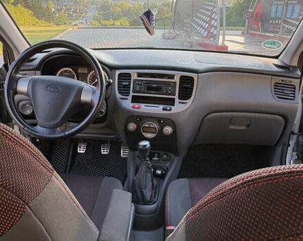 Серый Киа Рио, объемом двигателя 1.49 л и пробегом 265 тыс. км за 3900 $, фото 5 на Automoto.ua