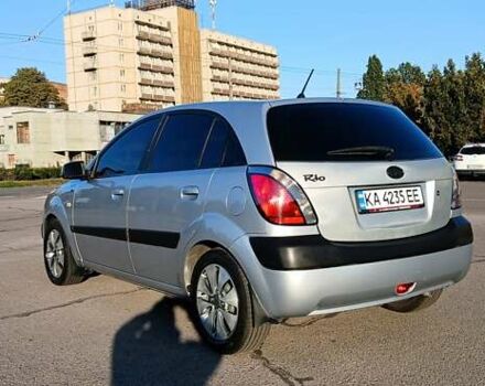 Серый Киа Рио, объемом двигателя 1.4 л и пробегом 216 тыс. км за 3700 $, фото 3 на Automoto.ua
