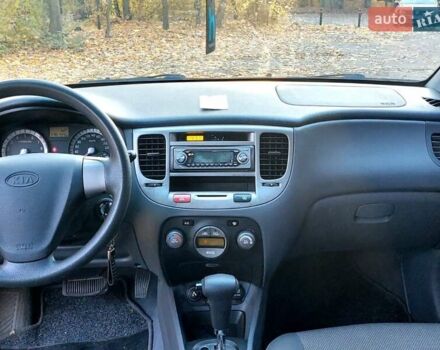 Серый Киа Рио, объемом двигателя 1.6 л и пробегом 176 тыс. км за 5700 $, фото 7 на Automoto.ua