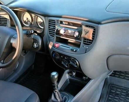 Серый Киа Рио, объемом двигателя 1.4 л и пробегом 216 тыс. км за 3600 $, фото 12 на Automoto.ua