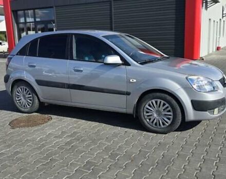 Сірий Кіа Ріо, об'ємом двигуна 1.5 л та пробігом 275 тис. км за 4100 $, фото 3 на Automoto.ua
