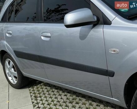 Серый Киа Рио, объемом двигателя 1.6 л и пробегом 179 тыс. км за 5999 $, фото 7 на Automoto.ua