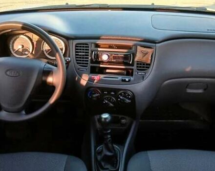 Серый Киа Рио, объемом двигателя 1.4 л и пробегом 216 тыс. км за 3600 $, фото 9 на Automoto.ua